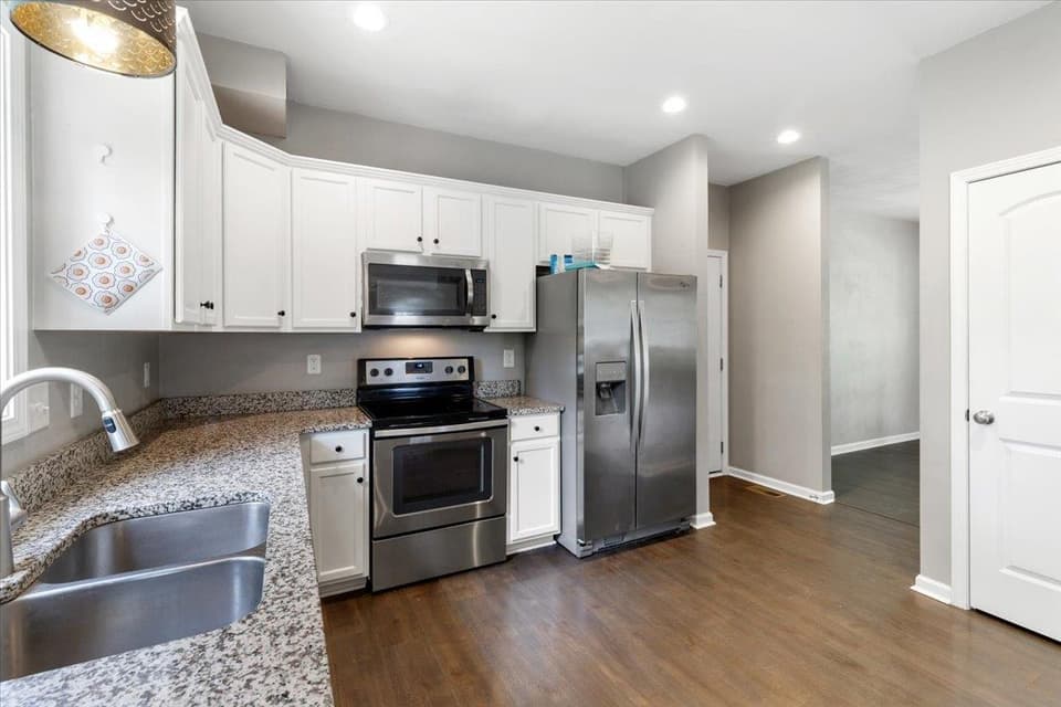 954 Brooklyn Avenue, photo 18 of 40