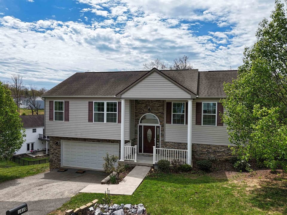 1410 Sherwood Drive, Christiansburg, VA