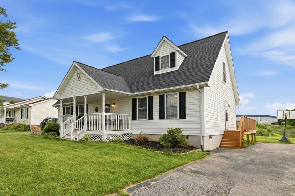 1685 Forelmont Street, photo 3 of 40