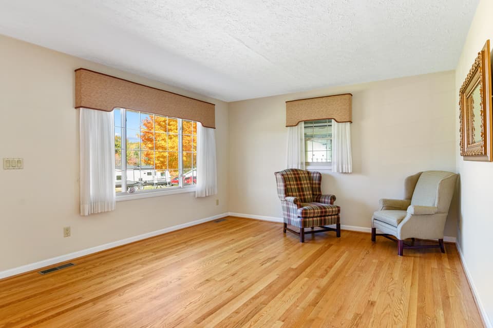 90 Overland Drive SW, photo 5 of 27