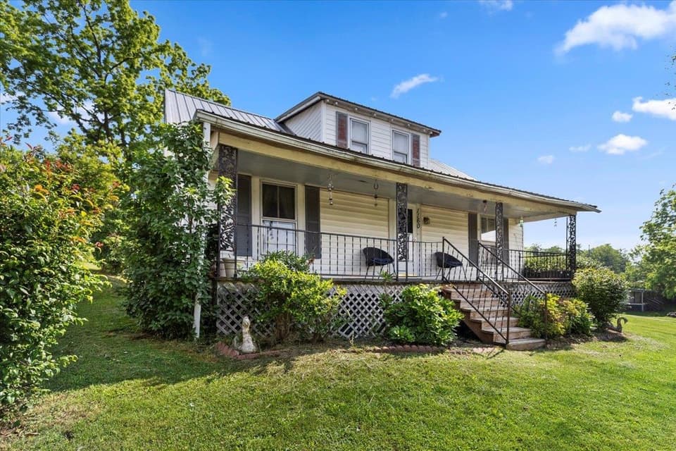1160 Montgomery Street, photo 3 of 40