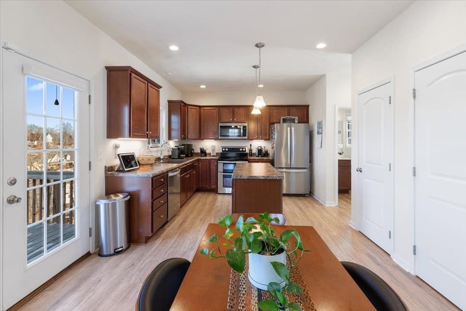 1140 Crosscreek Drive, photo 15 of 40