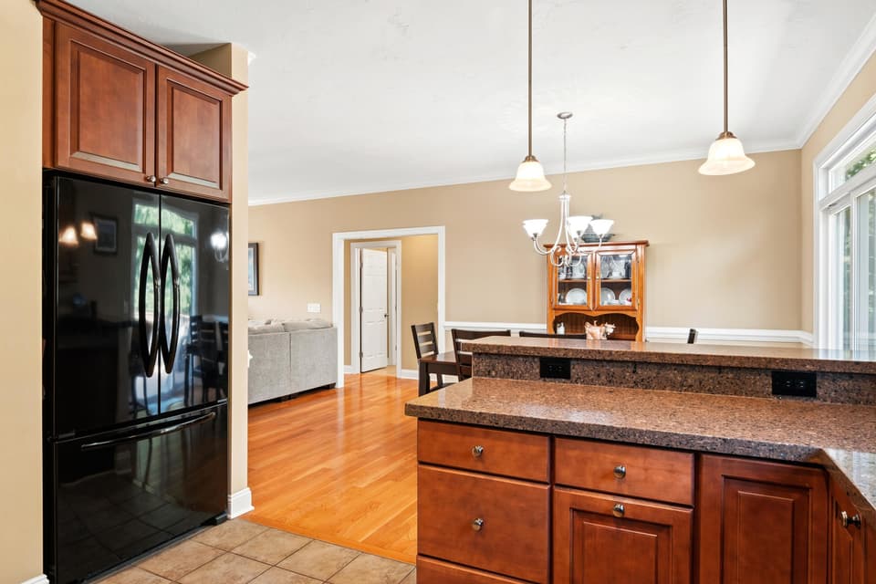 925 Brooklyn Avenue, photo 12 of 40