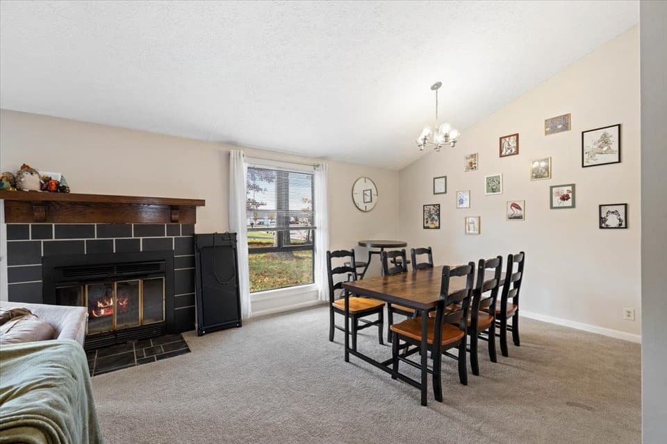 625 Curtis Drive, photo 4 of 32