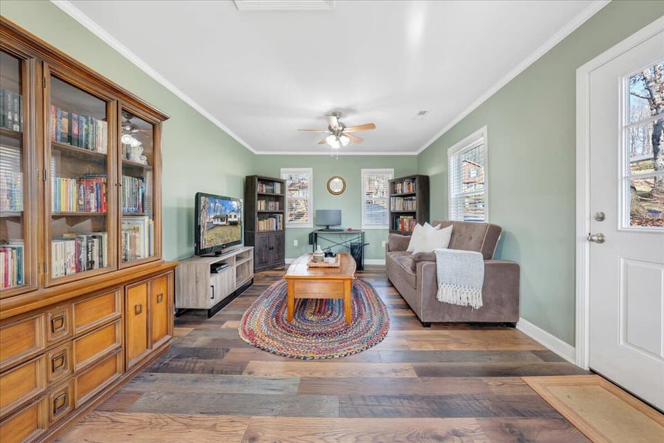 1100 Flint Drive, photo 12 of 37