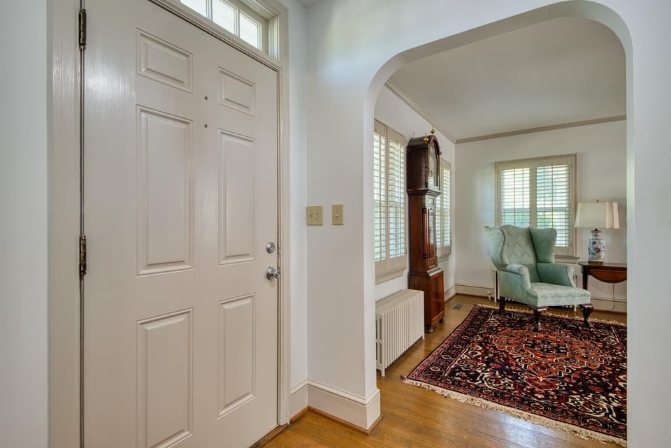660 W Main Street, photo 9 of 40
