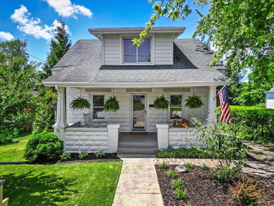 612 E Main Street, photo 2 of 40