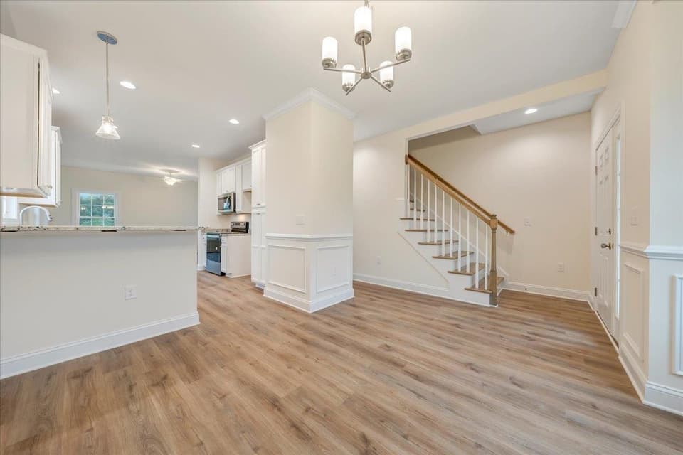 950 Holland Loop, photo 24 of 40