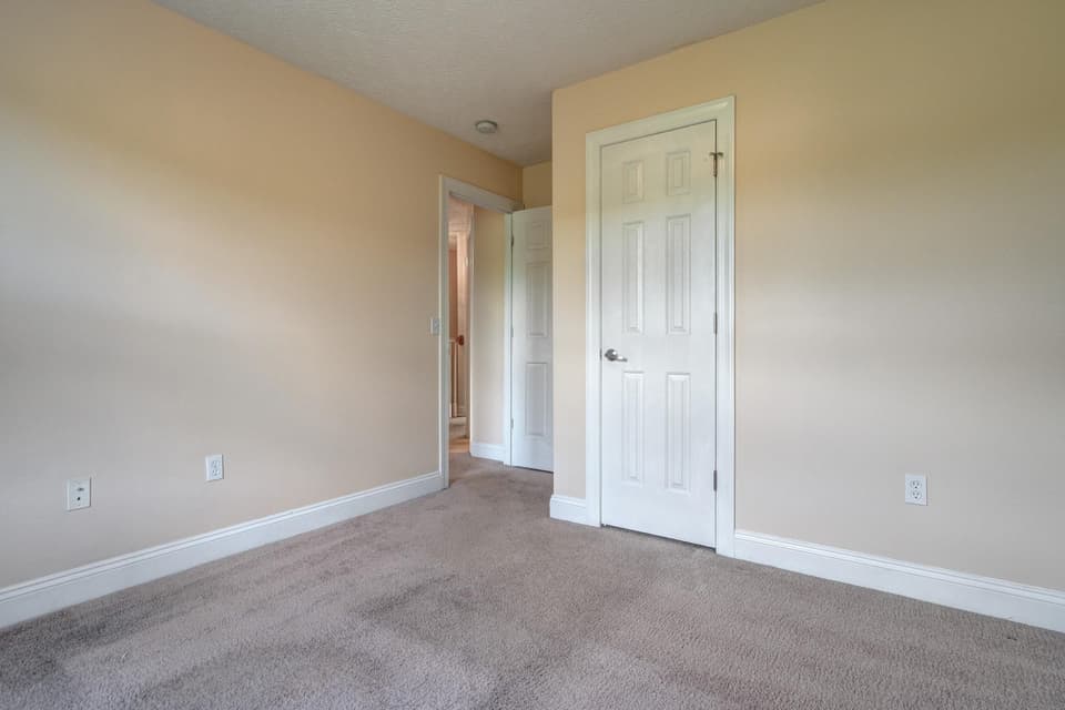815 Oaktree Boulevard, photo 25 of 30