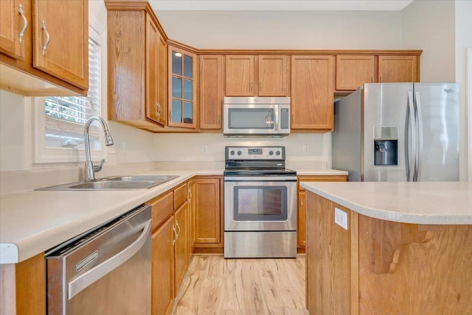 230 Meadow Drive, photo 16 of 40