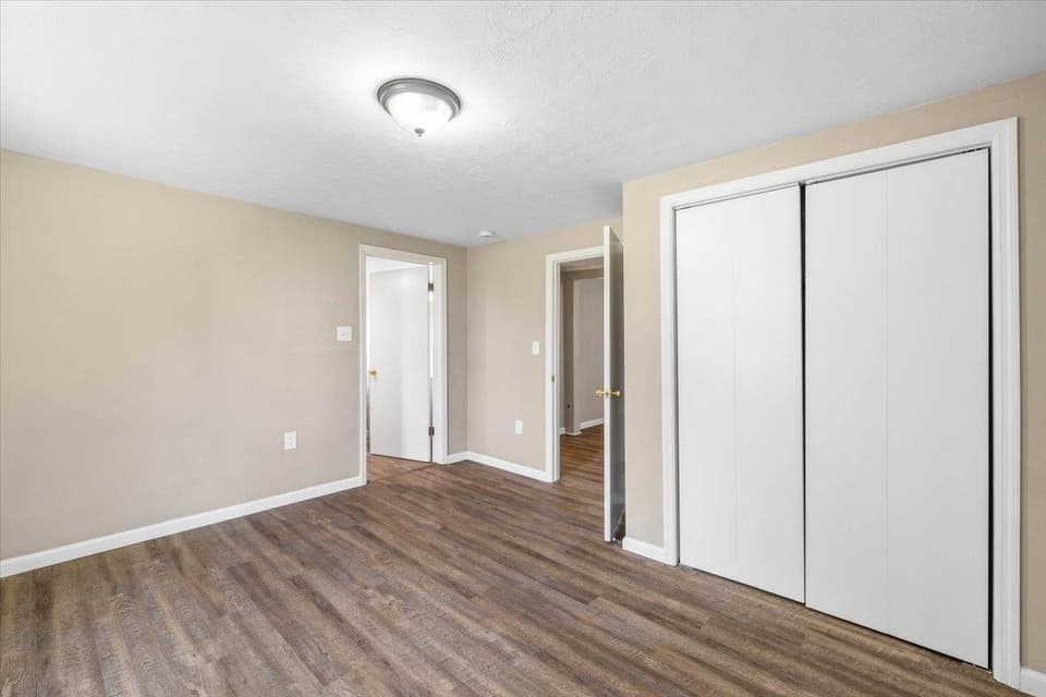 665 Liberty Street, photo 8 of 29
