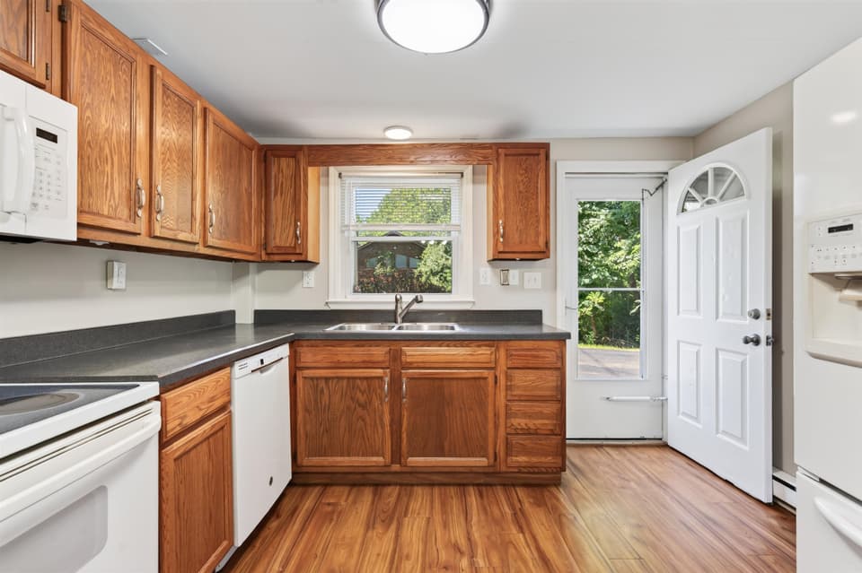 1548 Gallimore Street, photo 12 of 40