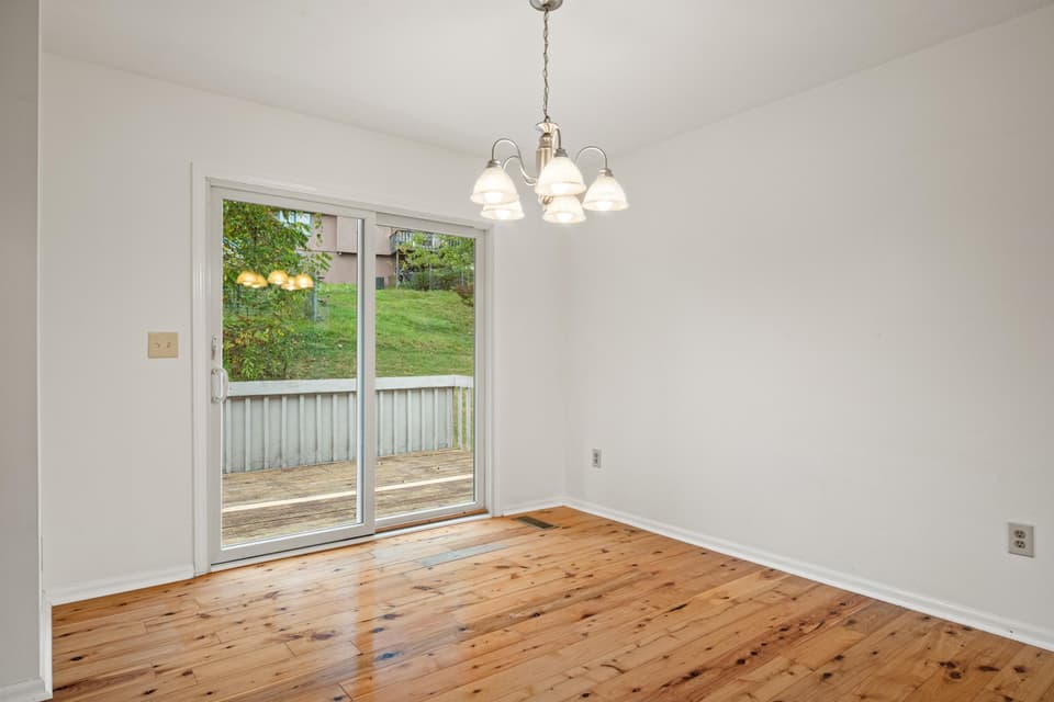 405 Overland Drive, photo 10 of 40