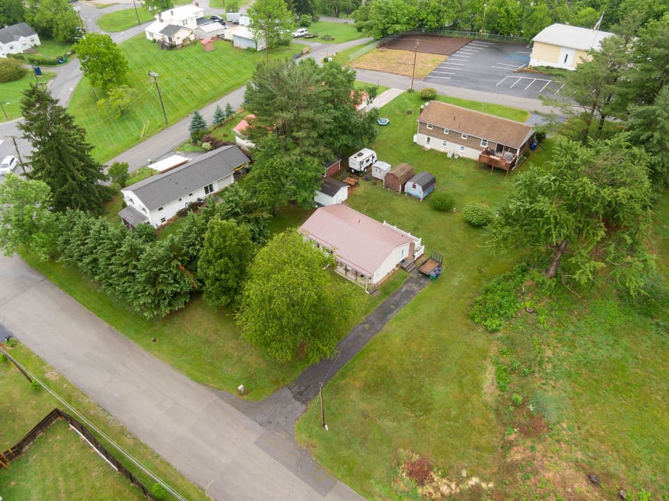 490 Sunnyside Lane, photo 32 of 36