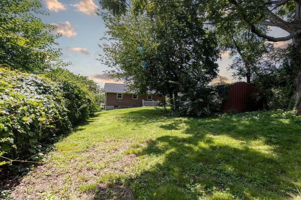 1380 Rigby Street, photo 6 of 32