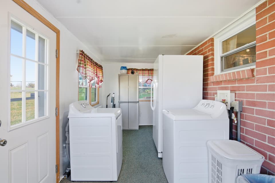 380 Clearview Drive, photo 21 of 40