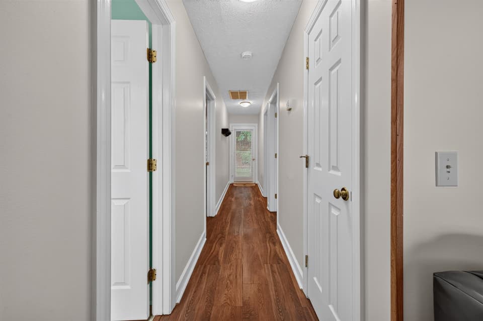 650 Kamran Drive, photo 15 of 40