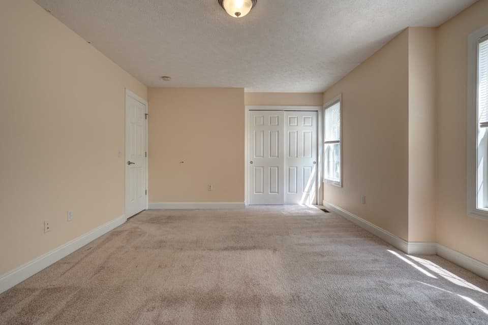 815 Oaktree Boulevard, photo 19 of 30