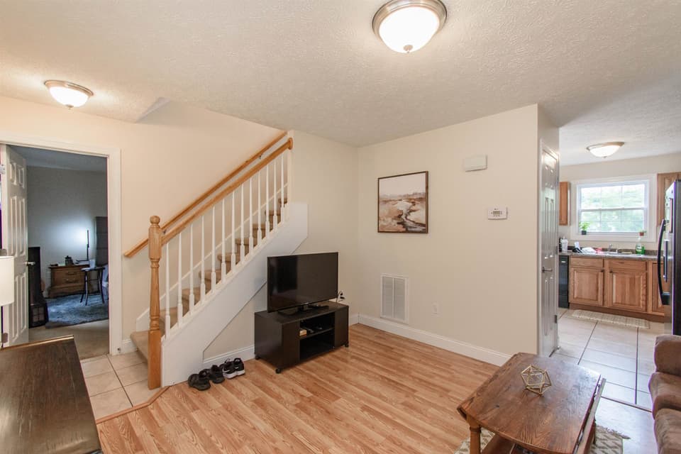 1015 Oak Tree Boulevard, photo 5 of 29