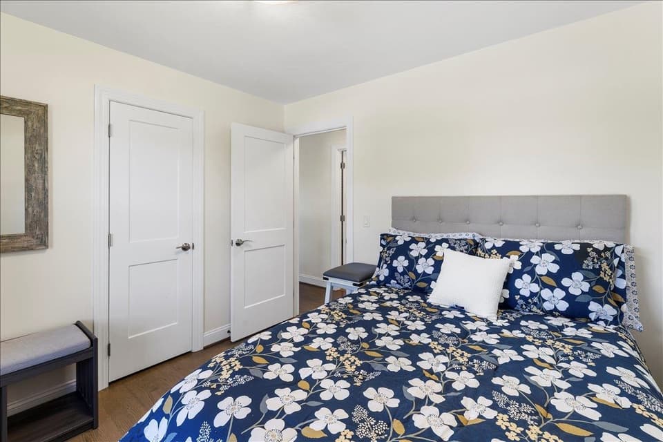 180 Henley Drive, photo 34 of 40