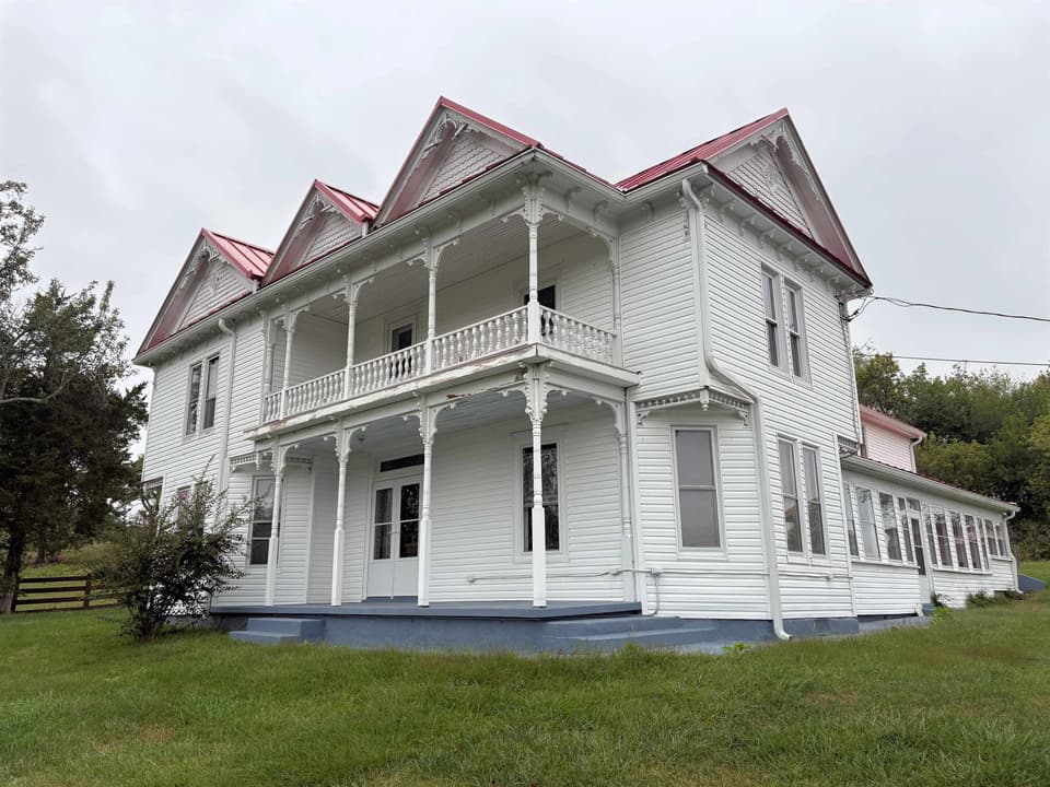 2466 Meadow Creek Road, photo 3 of 10