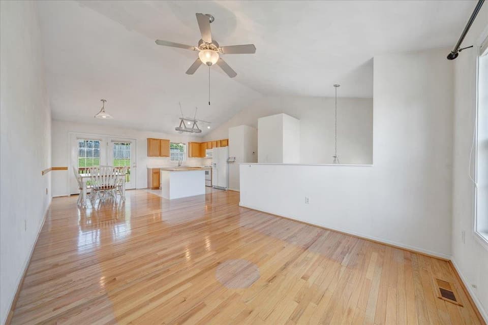 100 Wistaria Drive, photo 4 of 36