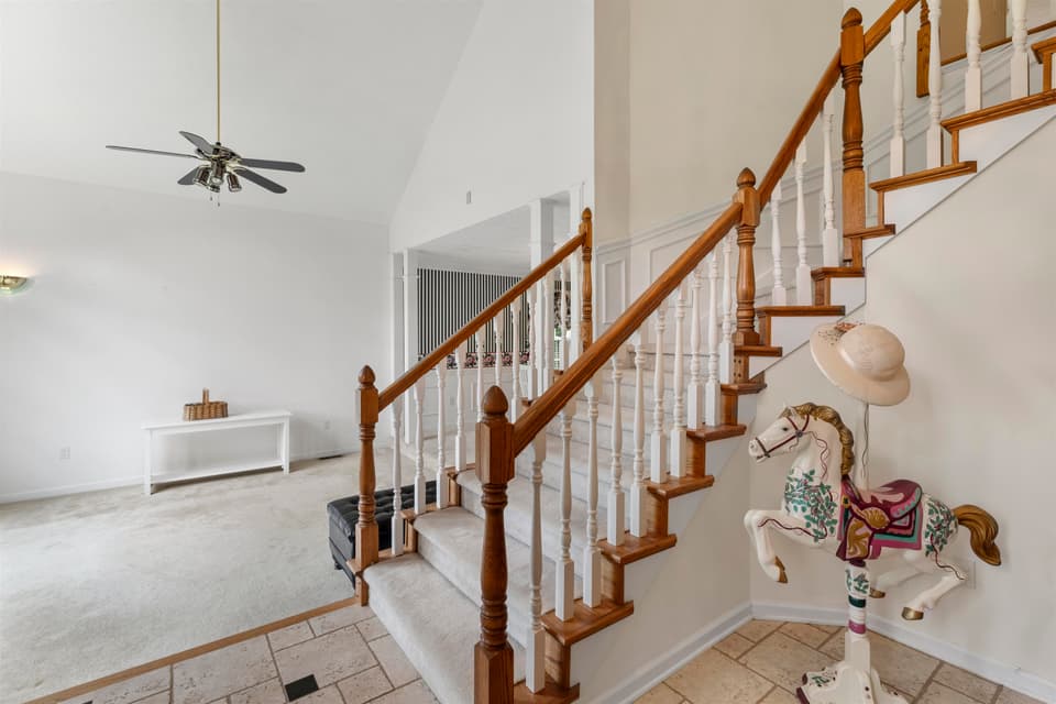 2285 Lubna Drive, photo 12 of 40