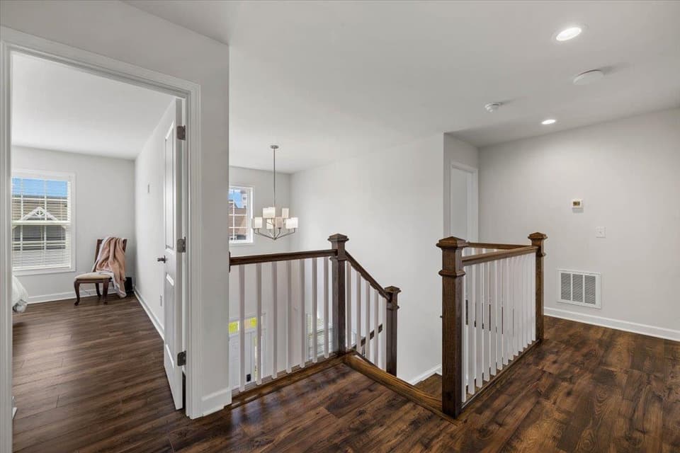 870 Jefferson Circle, photo 31 of 40