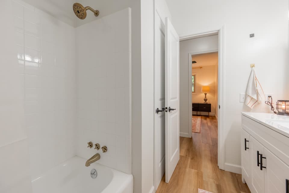 305 Overland Drive, photo 23 of 40
