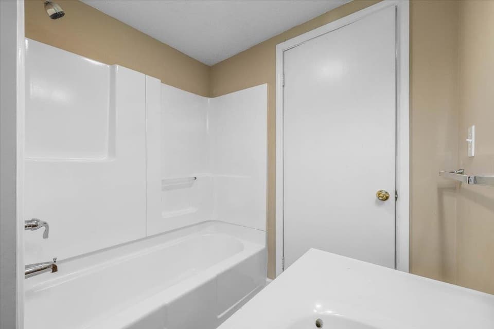 665 Liberty Street, photo 17 of 29