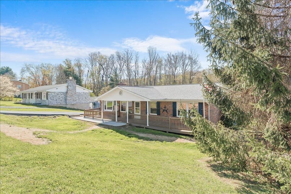 310 Overland Drive, photo 3 of 37