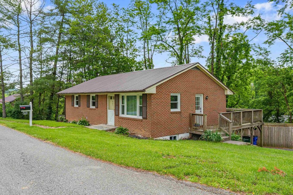 465 Montgomery Street, photo 2 of 40