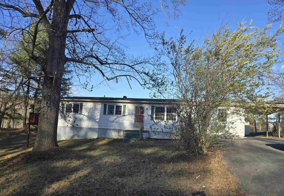 208 Easy Street, photo 2 of 39