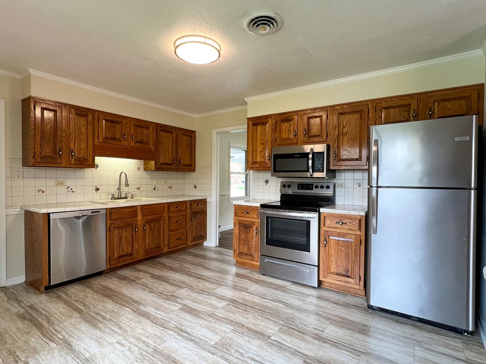975 Carson Dr, photo 8 of 37