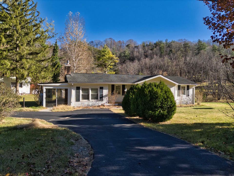 2944 Pilot Road, photo 3 of 40