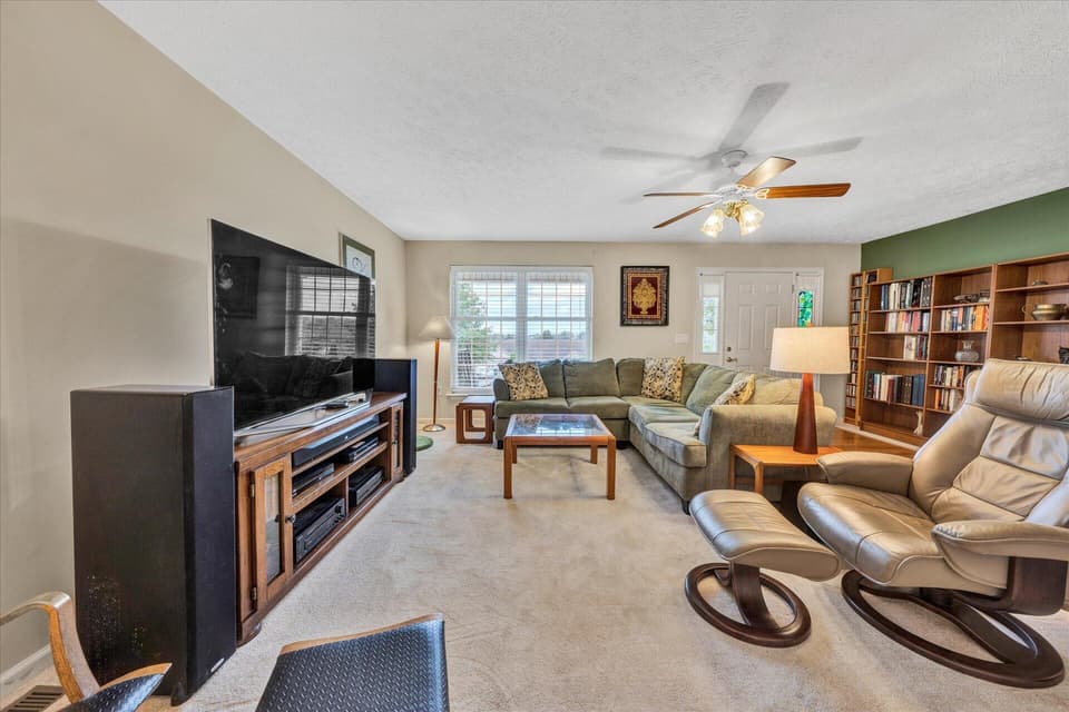 135 Wenn Dr NW, photo 8 of 37