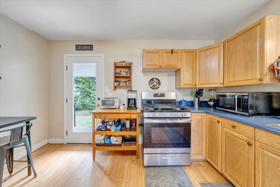 100 Roseland Drive SW, photo 9 of 35