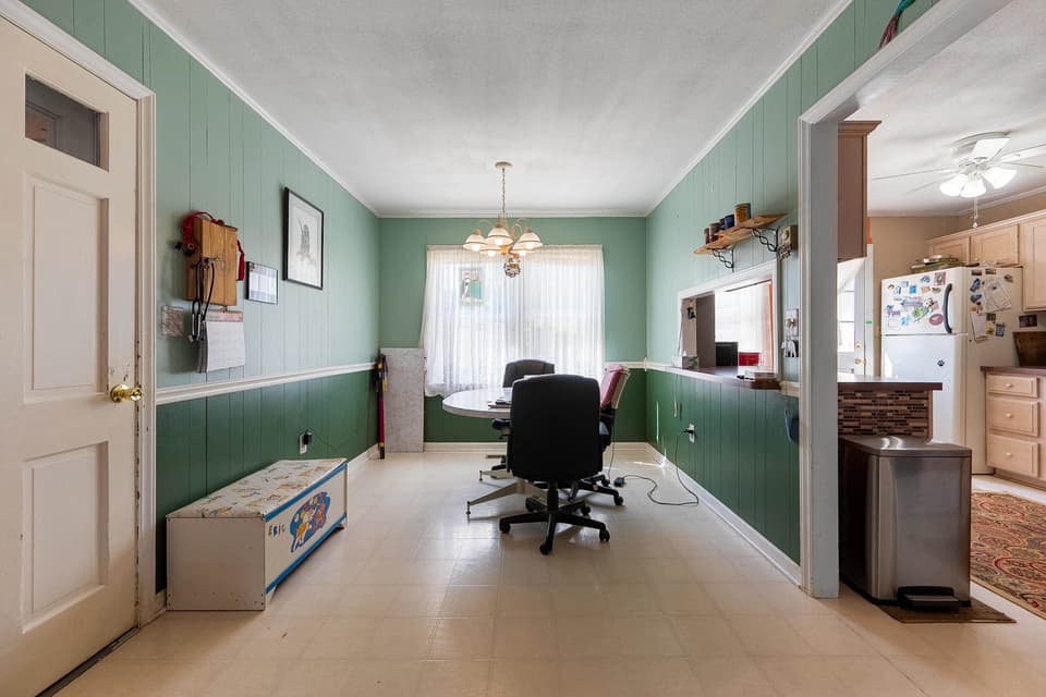 195 Ash Drive, photo 18 of 40