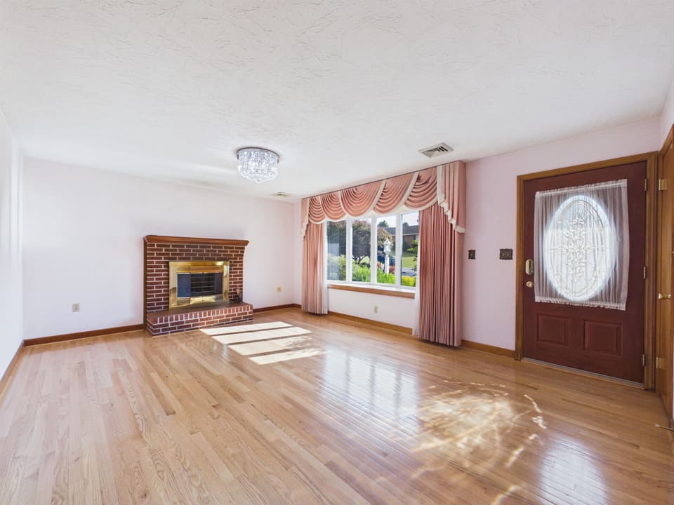 240 Walnut Drive, photo 6 of 40