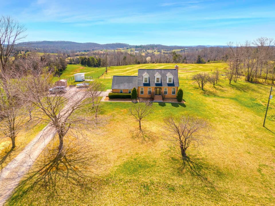2565 Vicker Switch Rd, photo 2 of 38