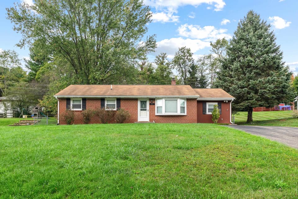 955 McHenry Avenue, Christiansburg, VA