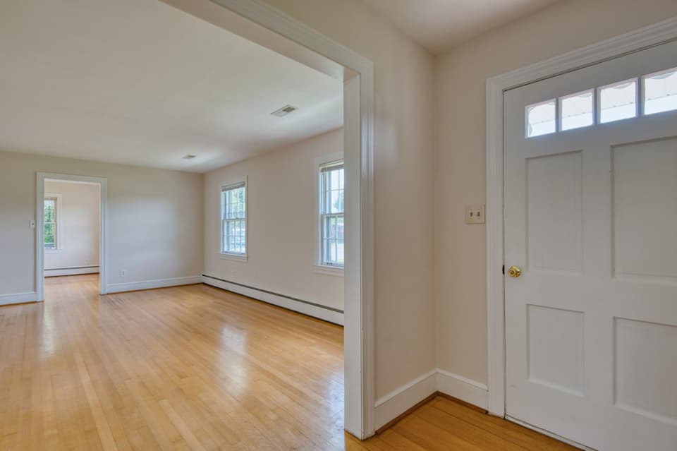 108 Roseland Drive, photo 8 of 40