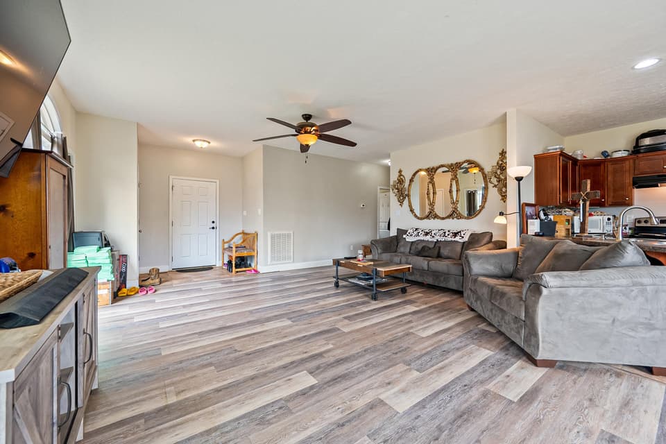 285 Easy Street, photo 10 of 40