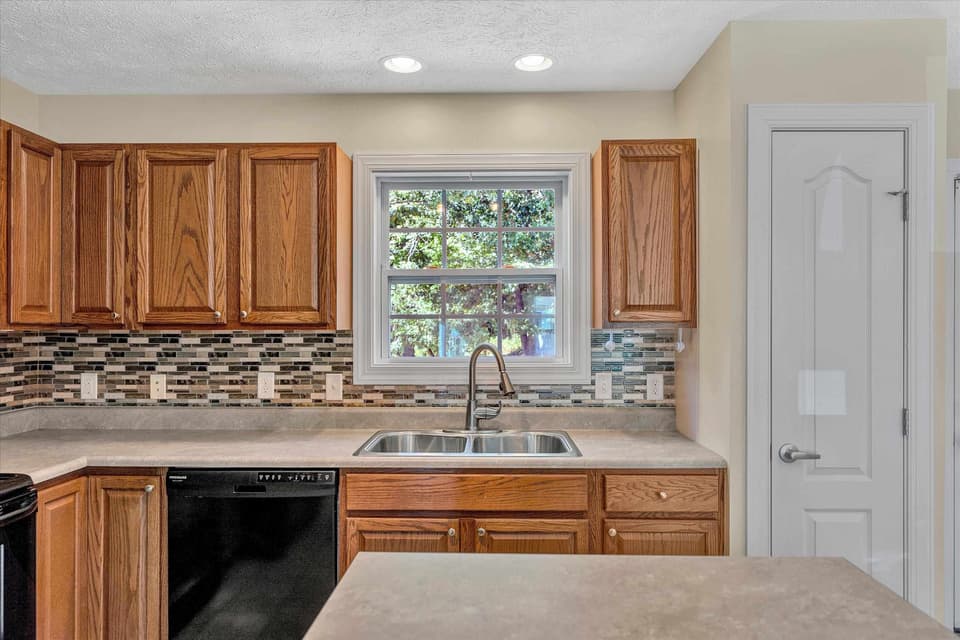 335 Robin Hood Drive, photo 14 of 40