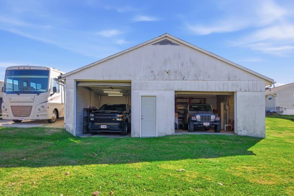 380 Clearview Drive, photo 6 of 40