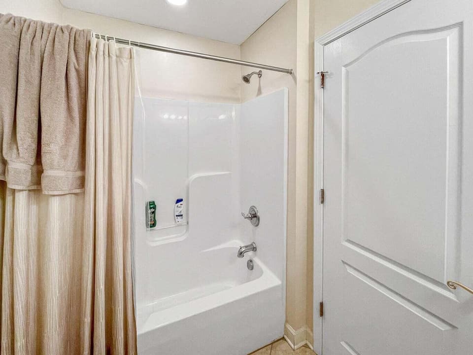 422 Miller St SE, photo 7 of 16