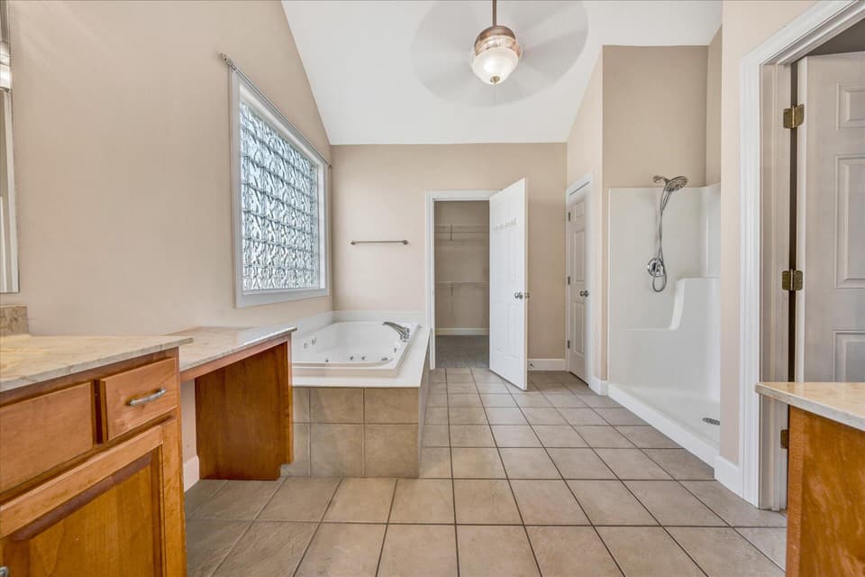2075 Lake Vista Dr, photo 37 of 38
