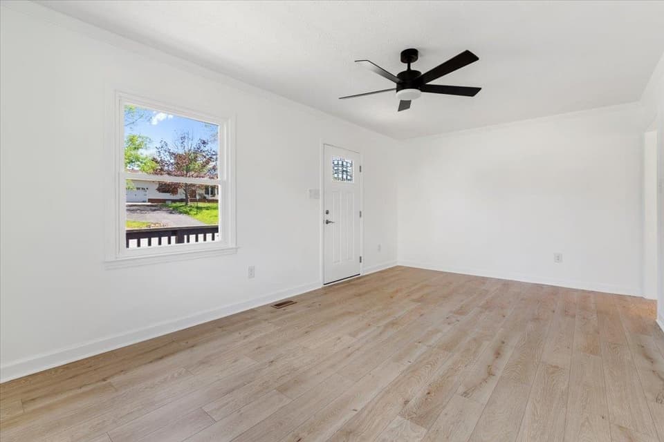 2435 Glade Drive SE, photo 7 of 40