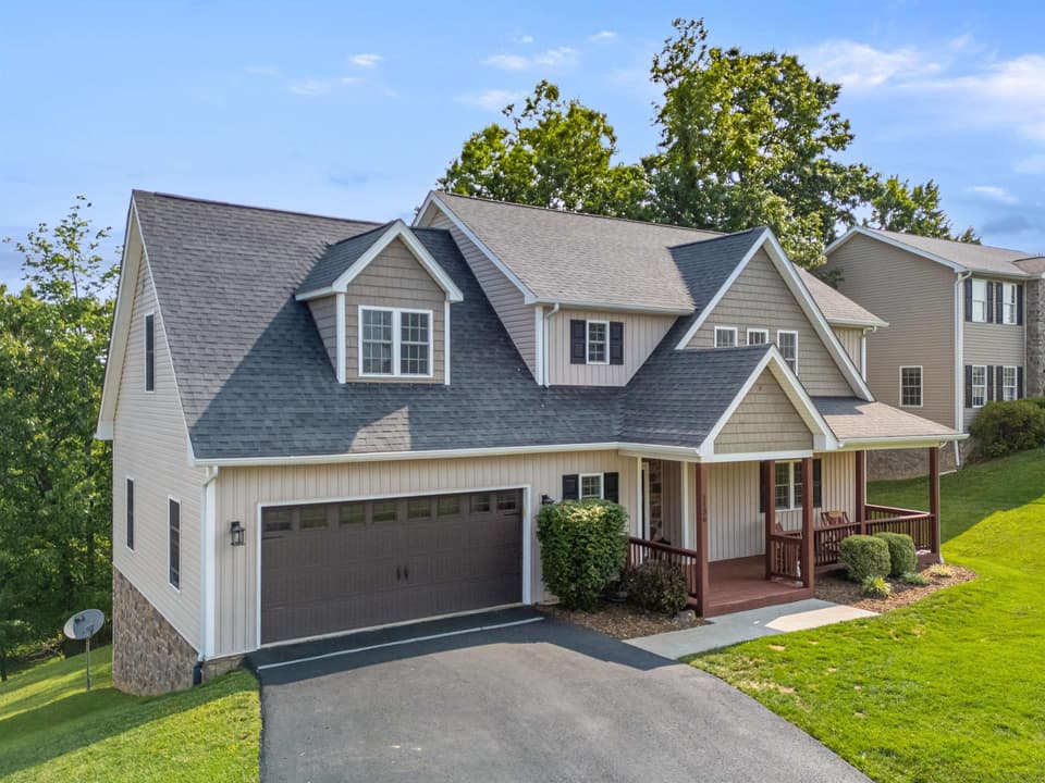 1136 Crosscreek Drive, photo 3 of 40