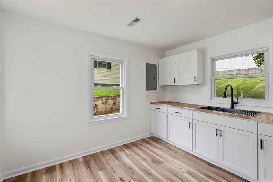 409 Third Street SW, photo 8 of 30